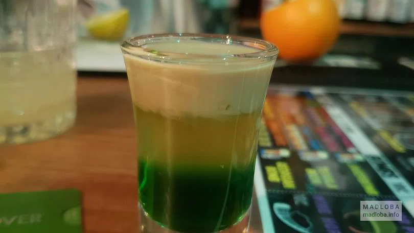 Коктейль в Mary's Irish Pub