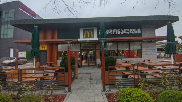 McDonald's (Agmashenebeli Alley 69)