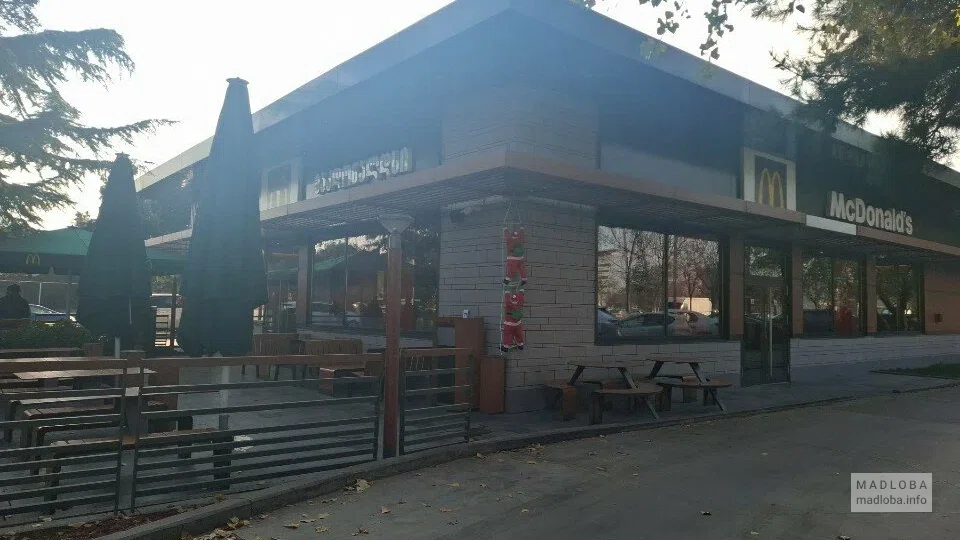 Ресторан быстрого питания McDonald's (шоссе Кахетинское) в Тбилиси