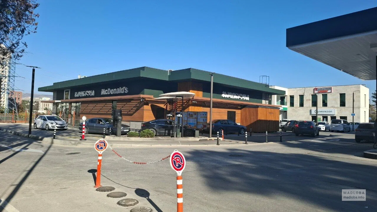 Ресторан быстрого питания McDonald's (шоссе Руставское) в Тбилиси