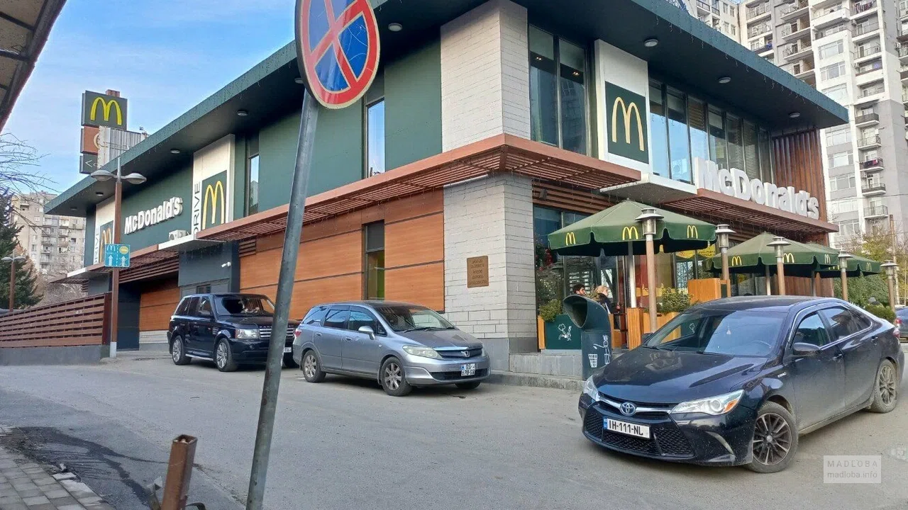 Ресторан быстрого питания "McDonald's (возле метро Церетели)"