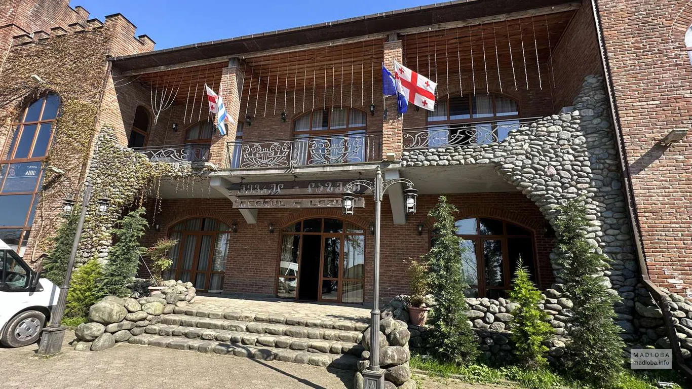 Вход в ресторан