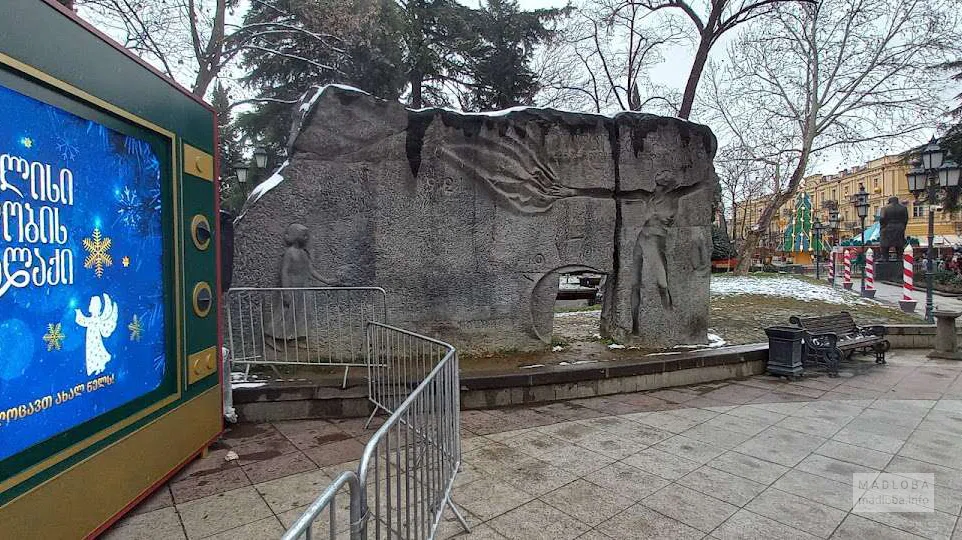 Скульптура Вечная память героям революции 1917
