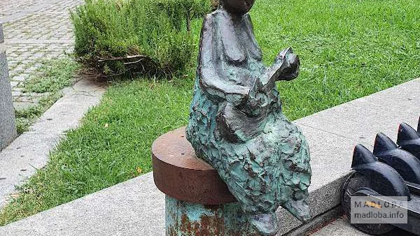 Бронзовая статуэтка гитариста