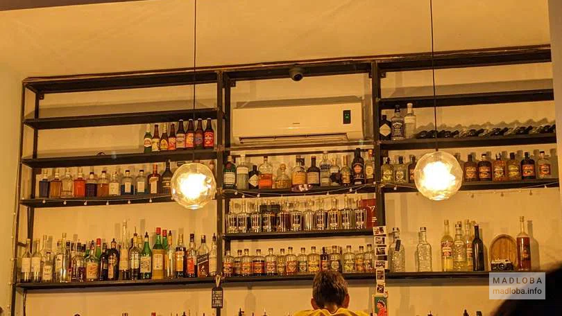 Алкоголь в баре Meow Bar