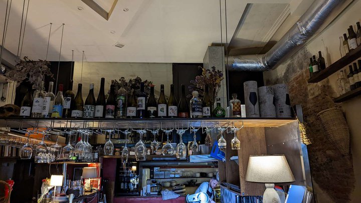 Midi wine bar