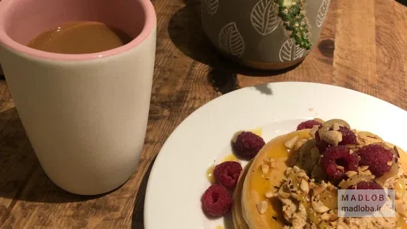 Подача десерта в Milevskii coffee & bar