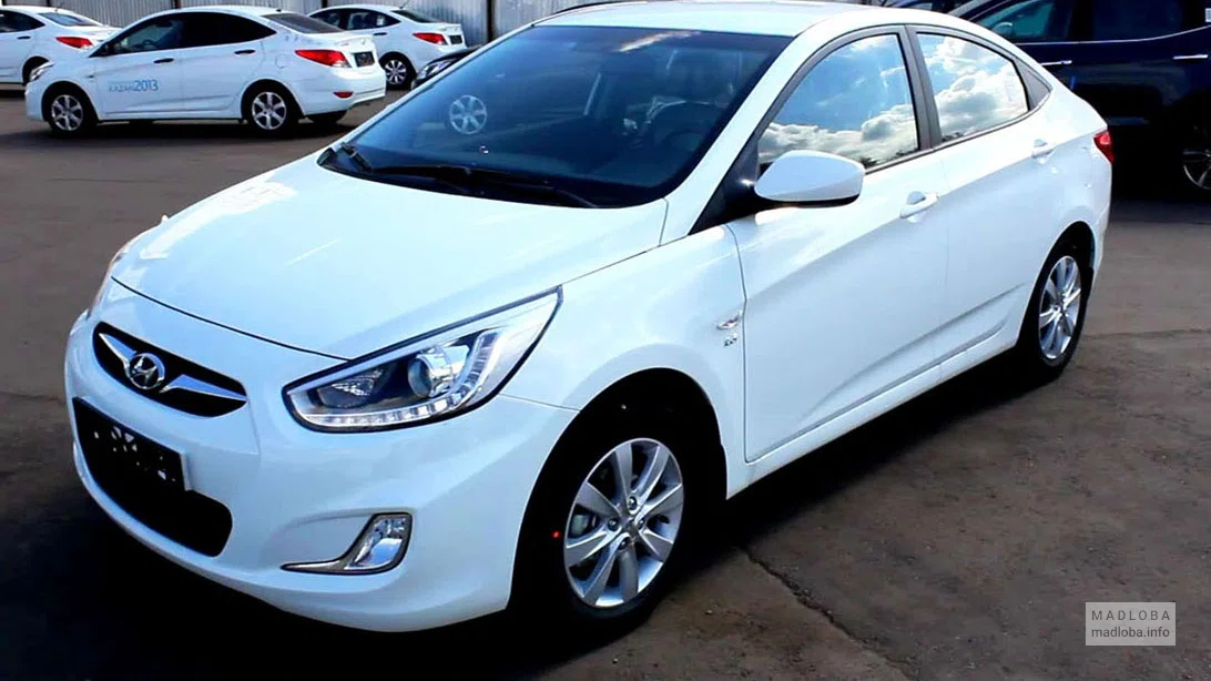 Белый хендай Mimino rent car