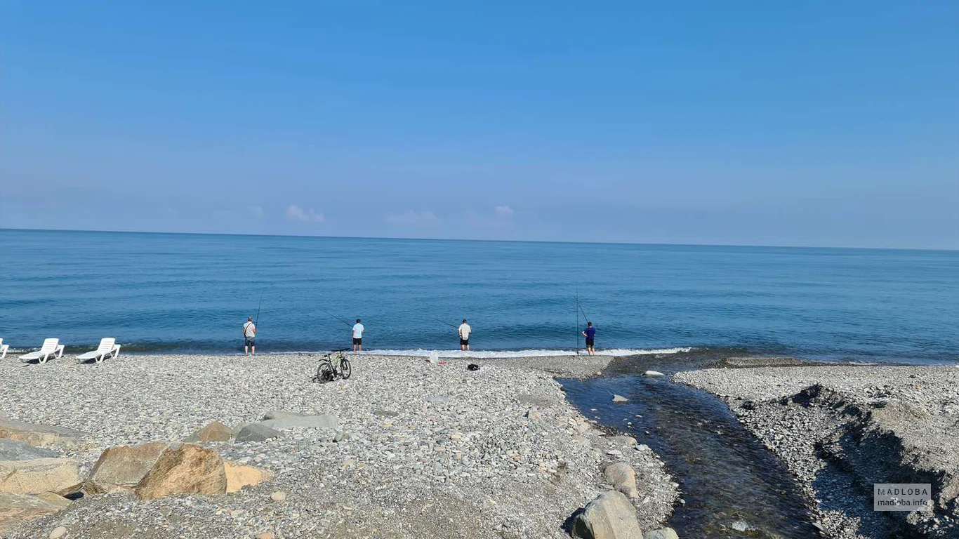 Mini beach at the mouth of the Medzhinistskali river