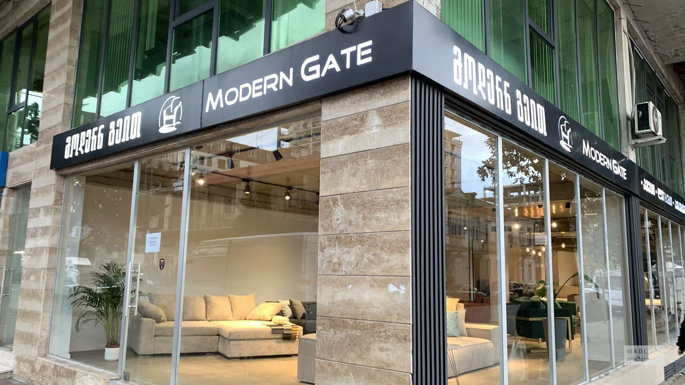 Салон мебели Modern Gate в Батуми – диваны, кресла, столы, интерьер.