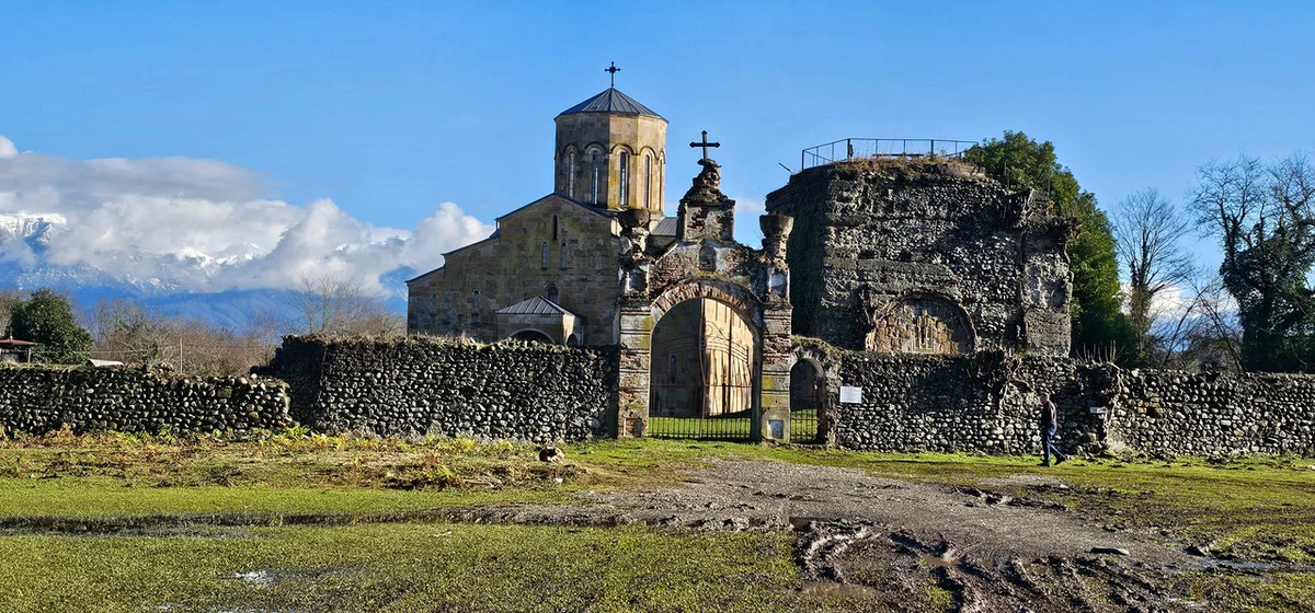 Моквский собор - панорама, вход.webp