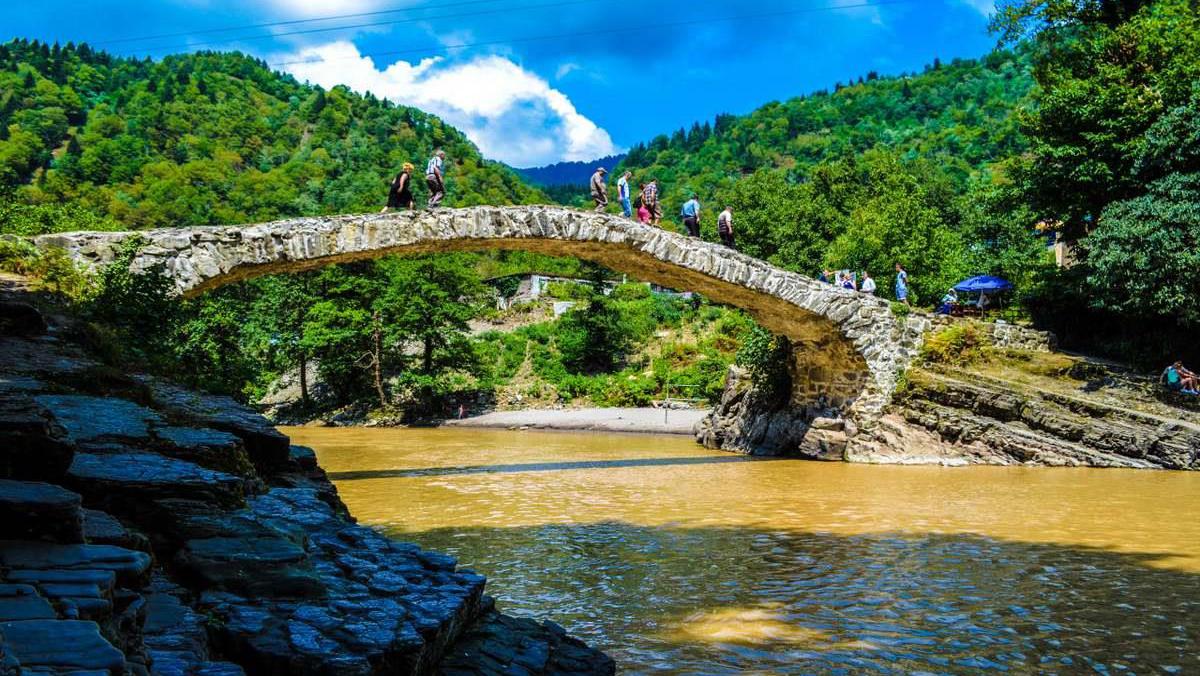 The bridge of Queen Tamara, next to which there is a waterfall