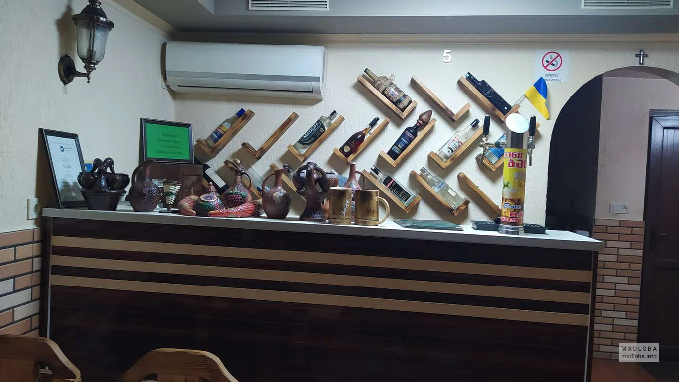 Барная стойка в кафе Мухамбази