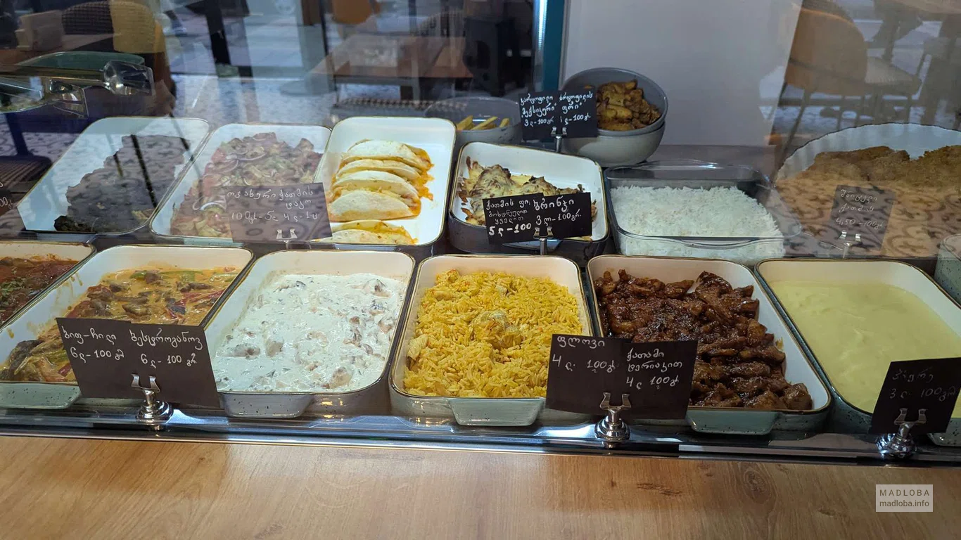 Различные блюда в Mulberry Cafe