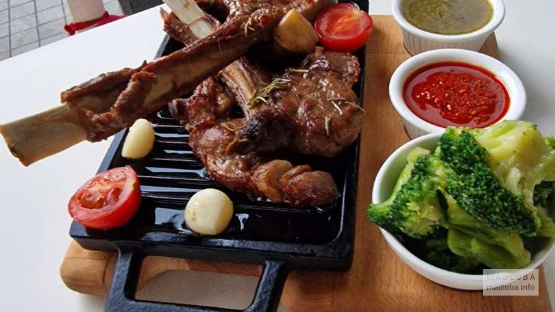 Подача мяса с овощами