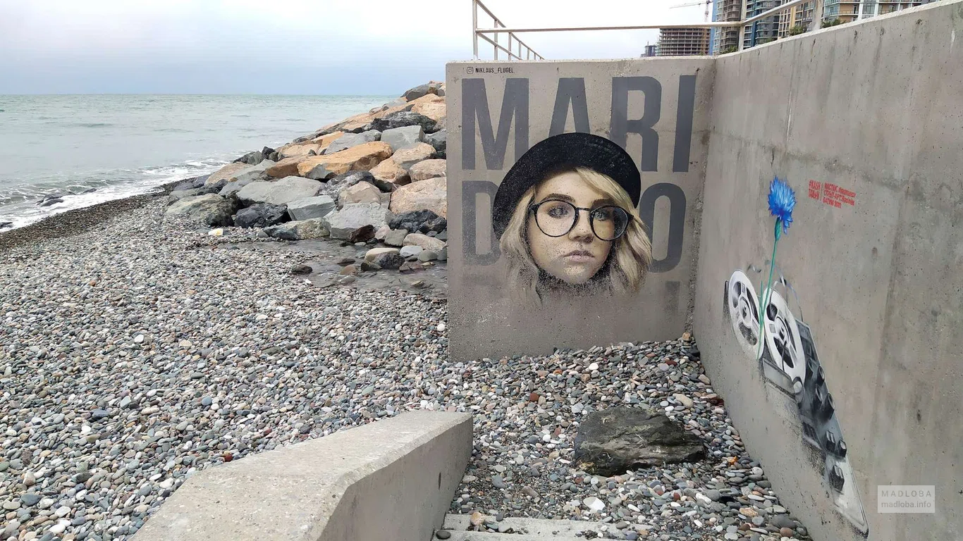 Mural "Girl with glasses"