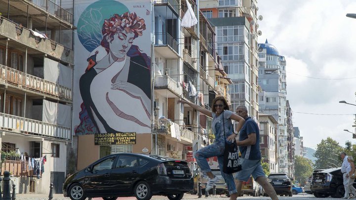 NIKO Street Art: Nina Khurtsilava Mural