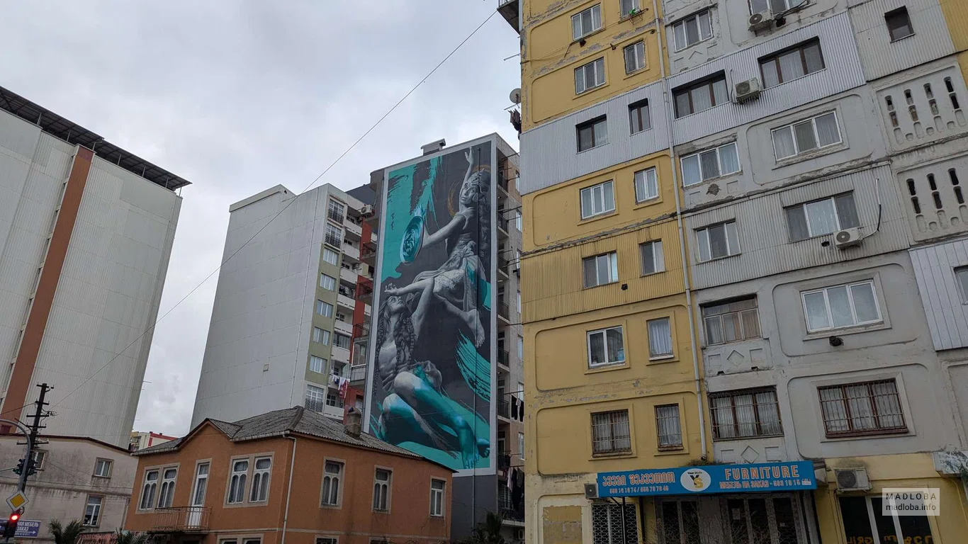 Мурал “Перерождение” в Батуми – символ грузинской стойкости