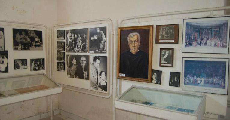Экспонаты в Музее образования и культуры в Батуми