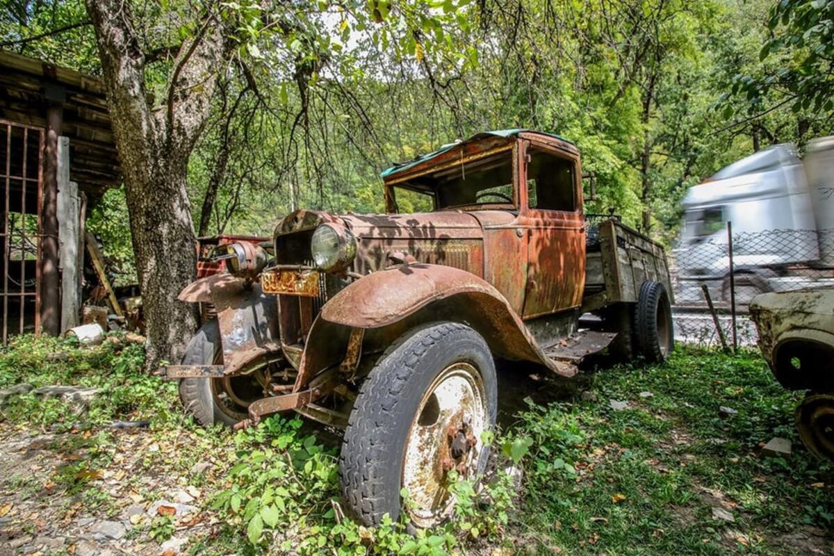 Музей-кладбище старых автомобилей в Пасанаури - 08.jpg