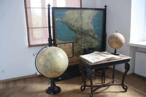 🌍 Tbilisi State University Geography Museum: history, unique exhibits and how to get there! 📜