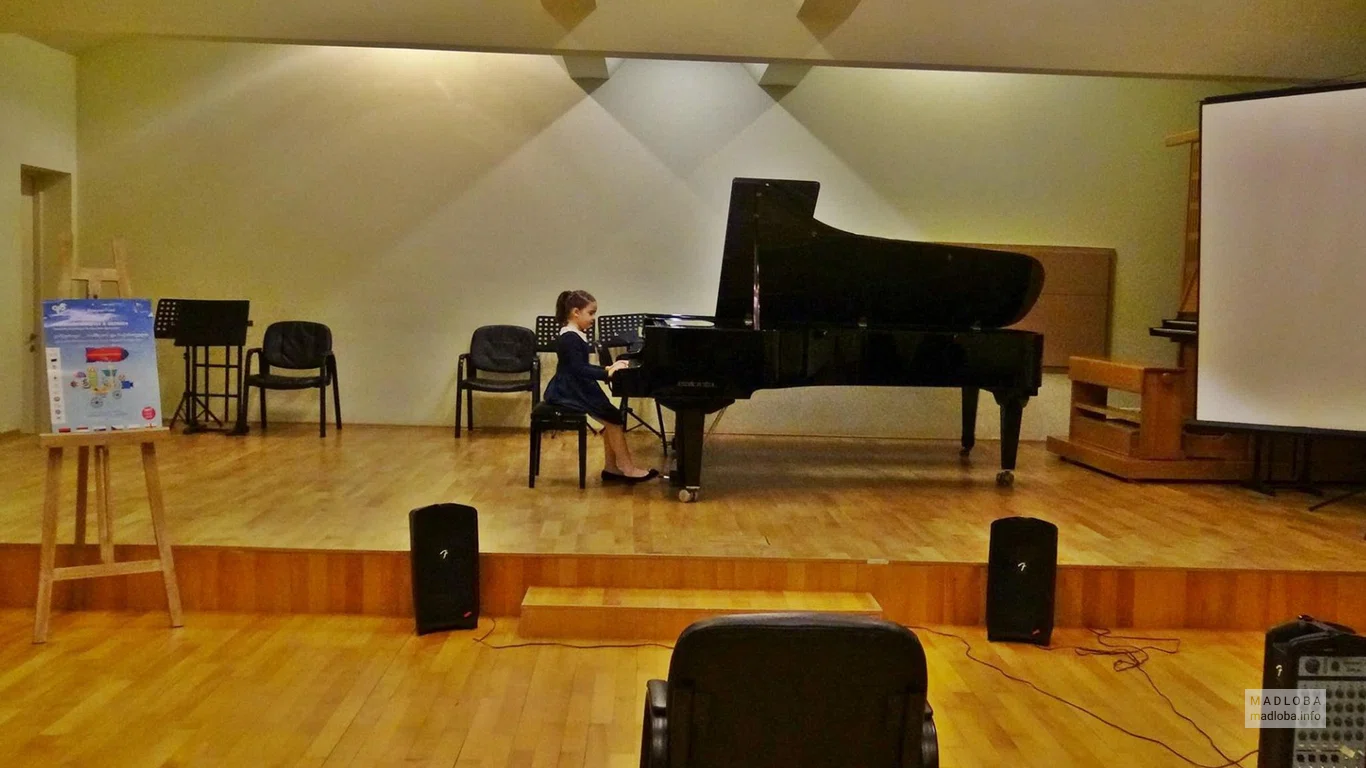 Выступление на сцене Conservatory Music Seminar