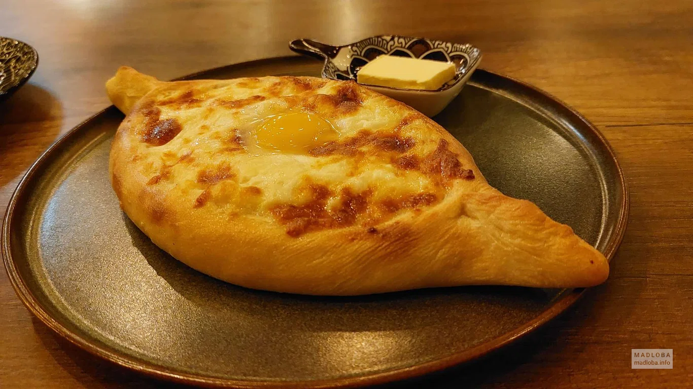 Хачапури с яйцом