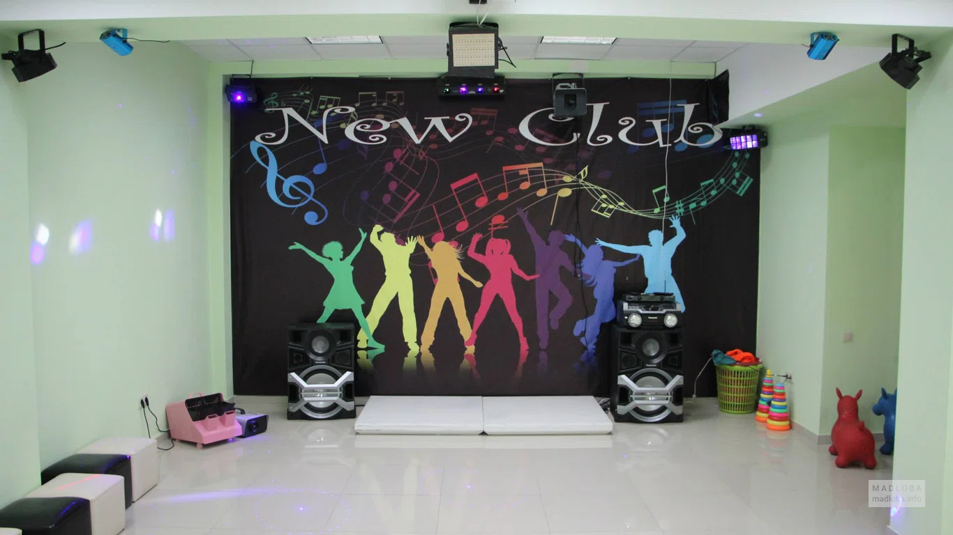 Сцена в праздничном центре New club