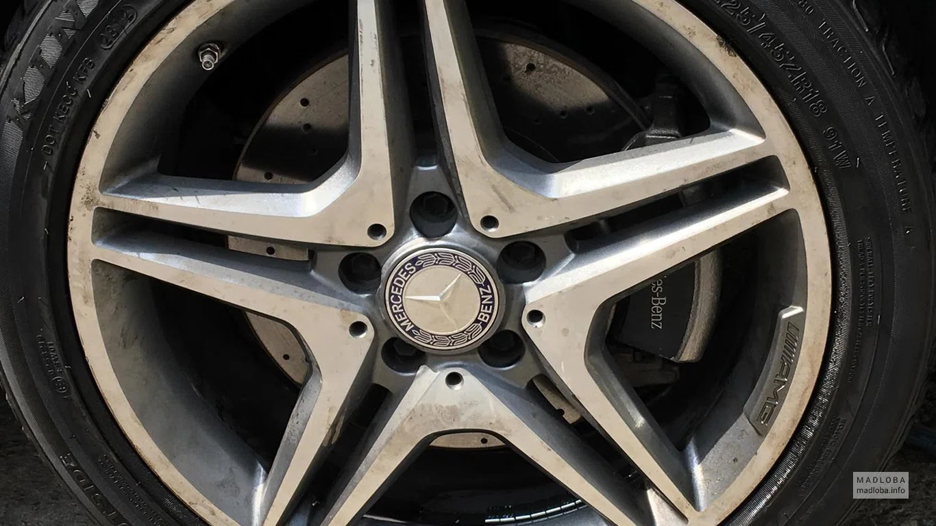 Покрышки на шиномонтаже Nika's Tire 2