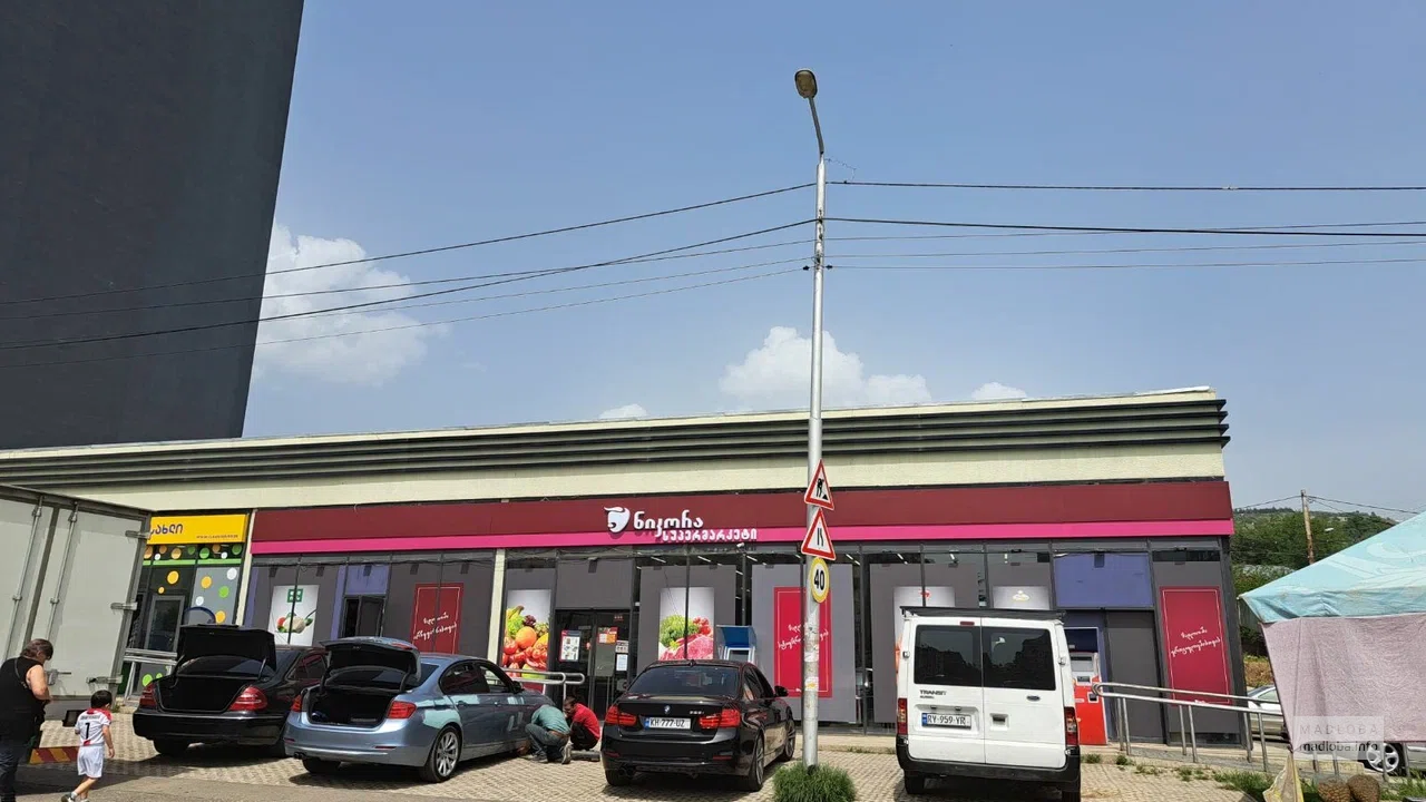 Nikora Supermarket — магазин с напитками, выпечкой и свежими продуктами на улице Либани