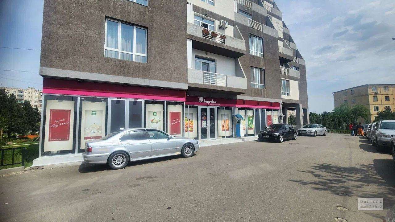 Nikora Supermarket — магазин с выпечкой, напитками и кулинарией во 2-м переулке Джавахети