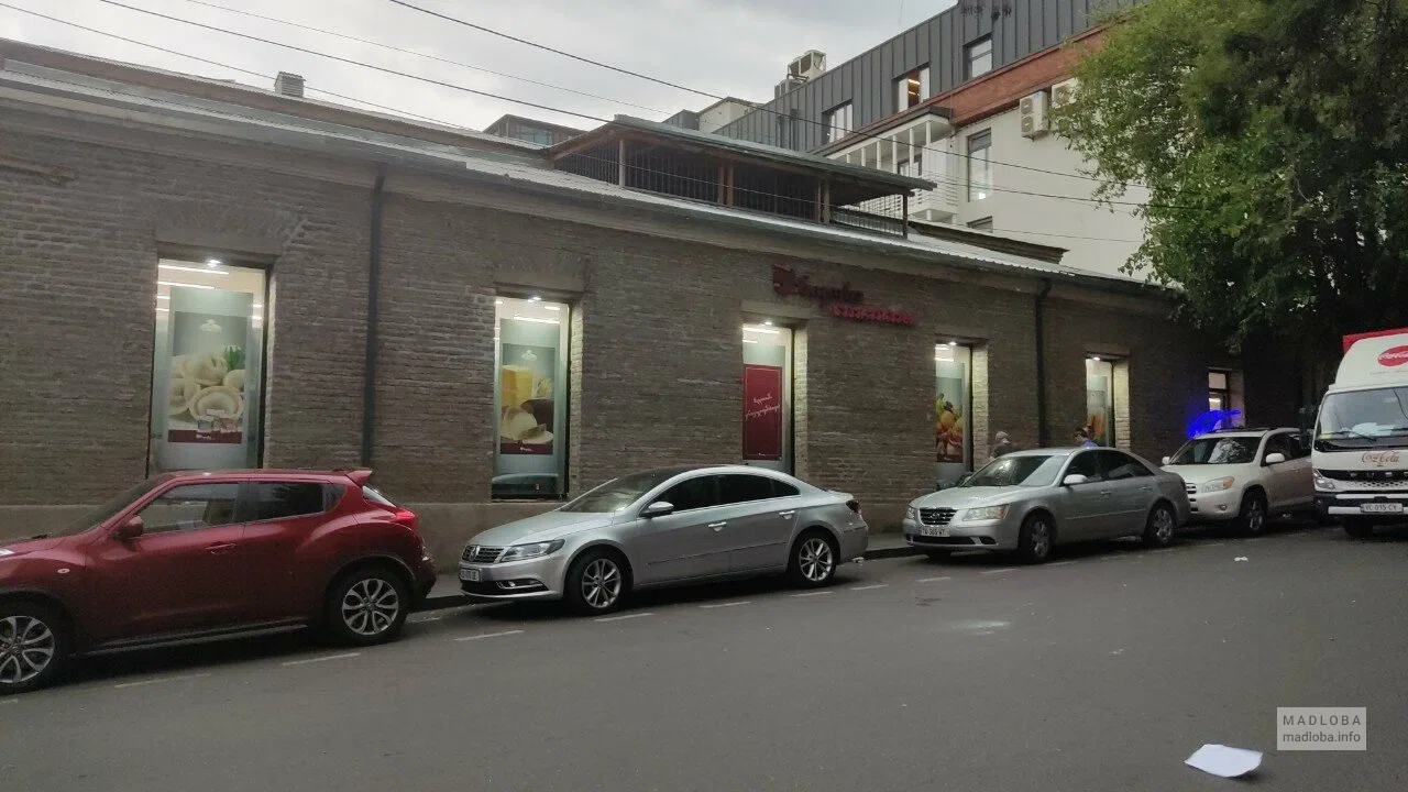 Nikora Supermarket — продуктовый магазин с кулинарией и заморозкой на улице Р. Табукашвили