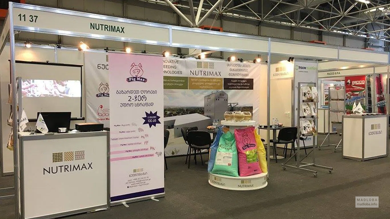 Рекламные вывески Nutrimax в Тбилиси
