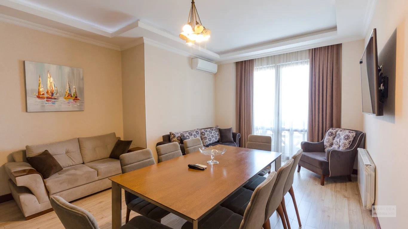 The interior of the Odisea Hotel room