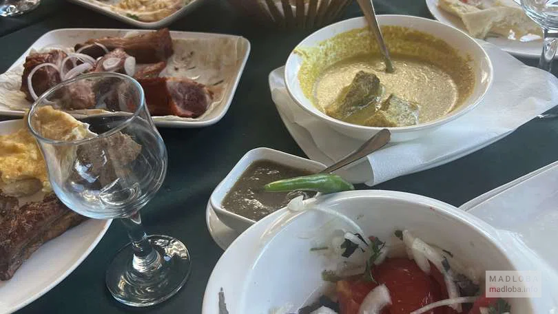 Подача блюд грузинской кухни