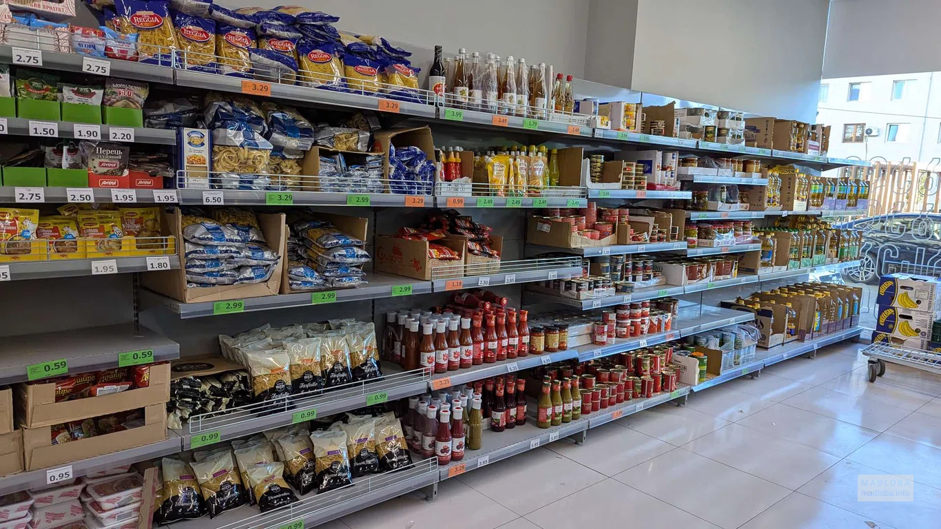 Полки с продуктами в Ori Nabiji  на ул. Багратиони 156