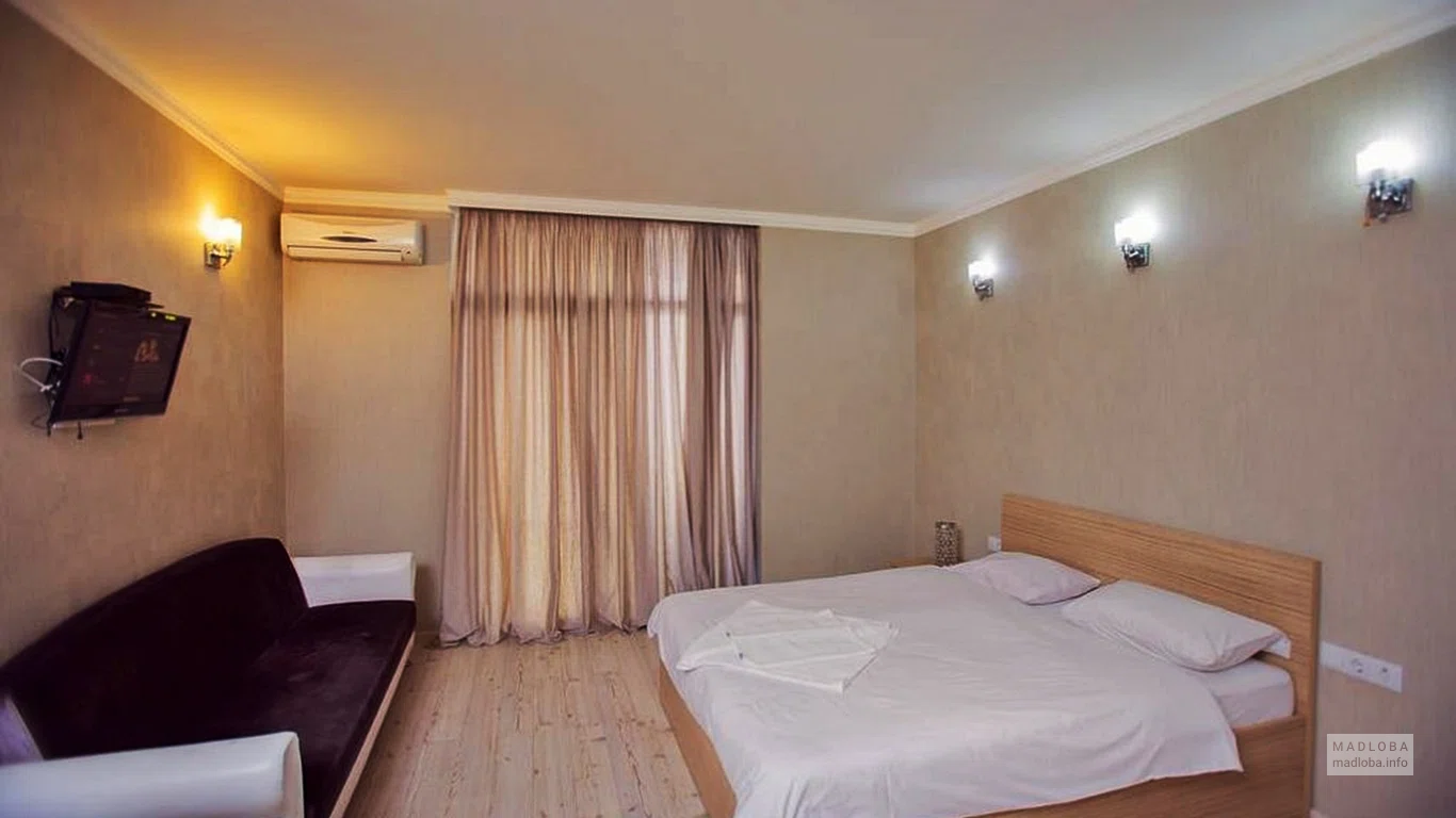 Интерьер номера в отеле Orient Lux