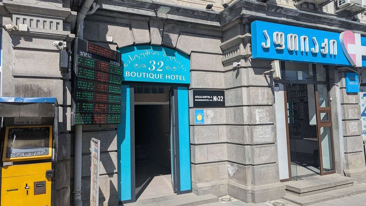 Hotel 32