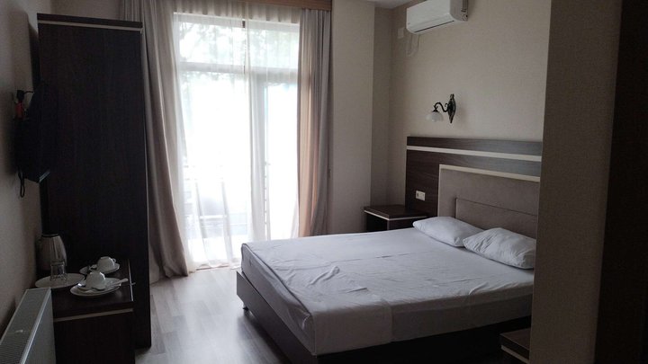 Hotel 725 b