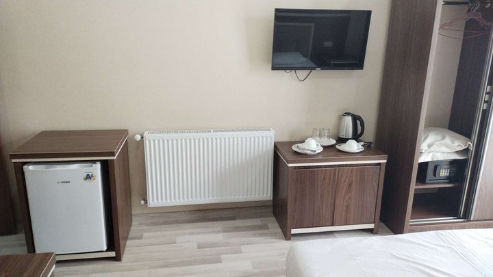 Hotel 725 b