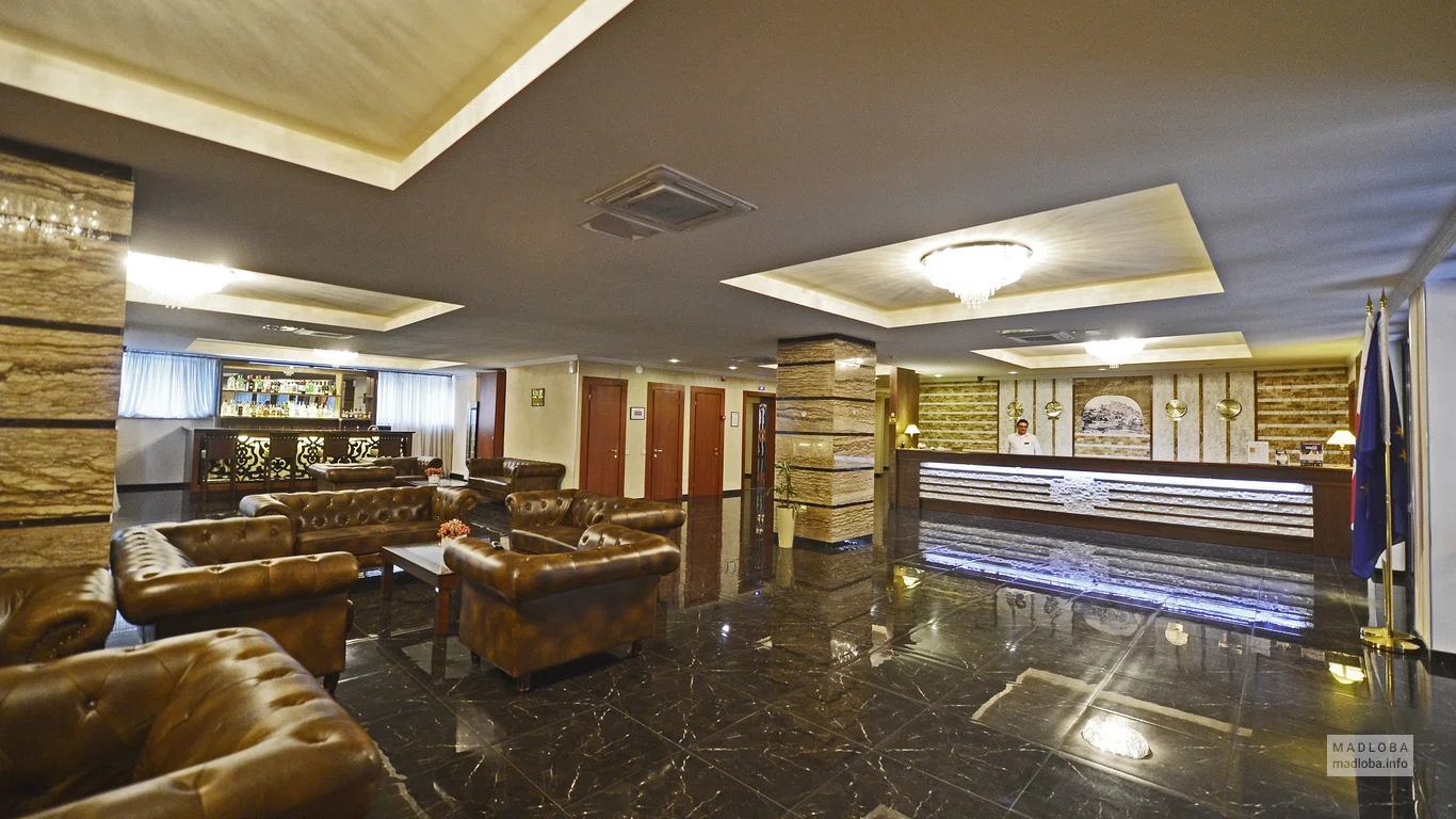 Фойе в отеле Astoria Tbilisi