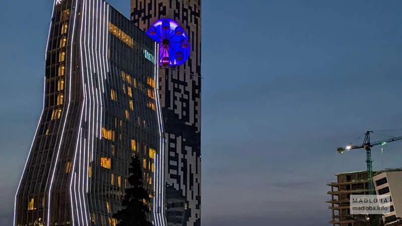 Здание отеля Radisson Blu