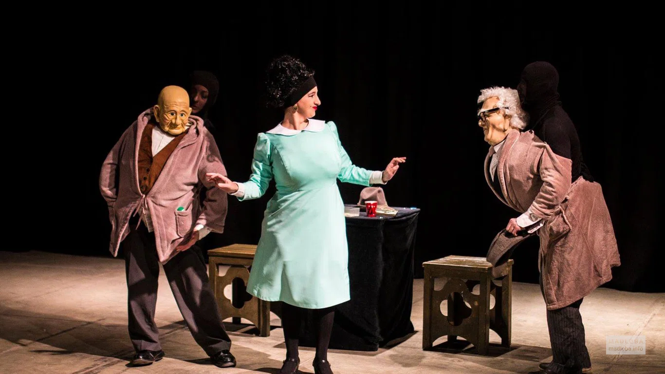 Артисты на сцене Our Theatre в Грузии
