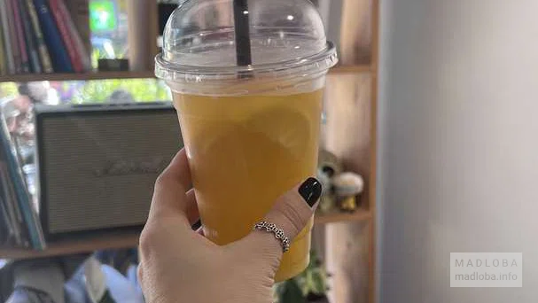 Напитки в кофейне PINCH COFFEE