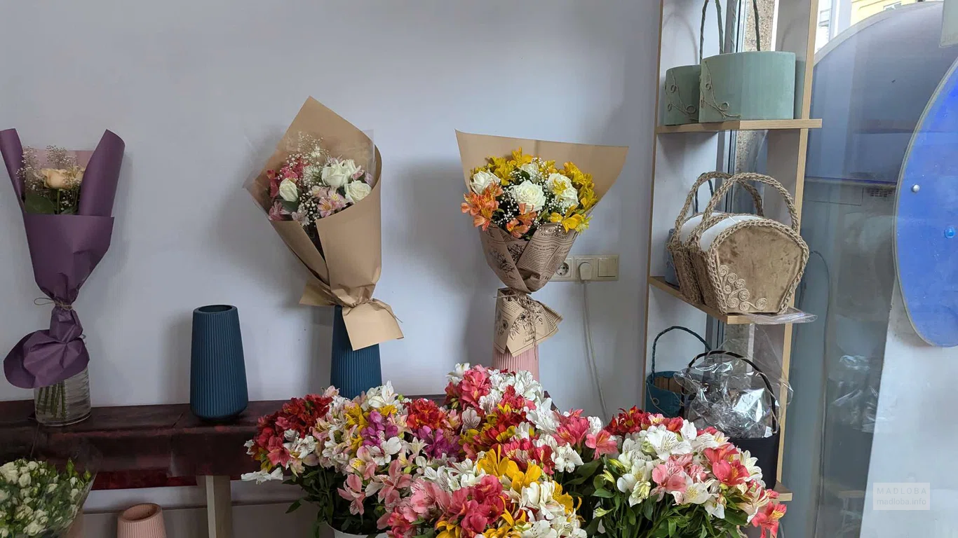 цветы в магазине "Gvirila Flowers"