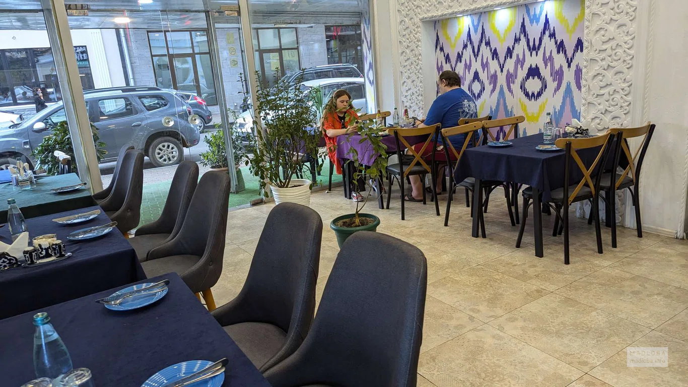 Ресторан узбекской кухни XonXonim в Батуми