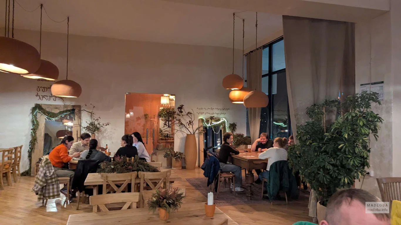 Столы в ресторане Gala Кутаиси