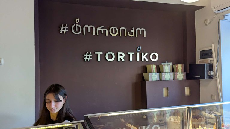 "Tortiko" in Kutaisi: A Place Where Desserts Tempt, but Prices Bite
