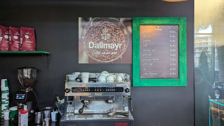 Where to have a delicious and affordable breakfast before traveling from Tbilisi to Batumi?