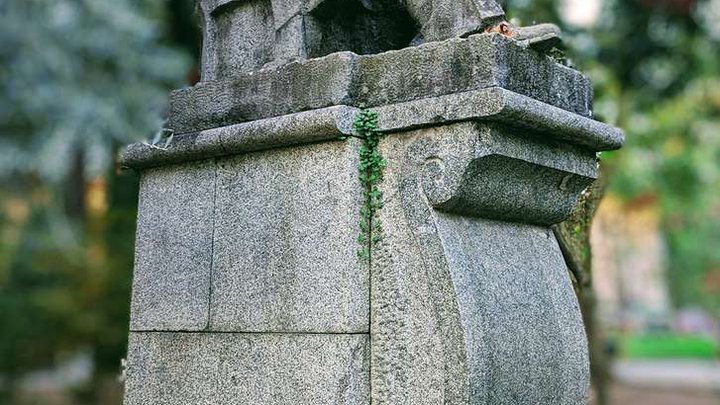 Monument to Akaki Tsereteli